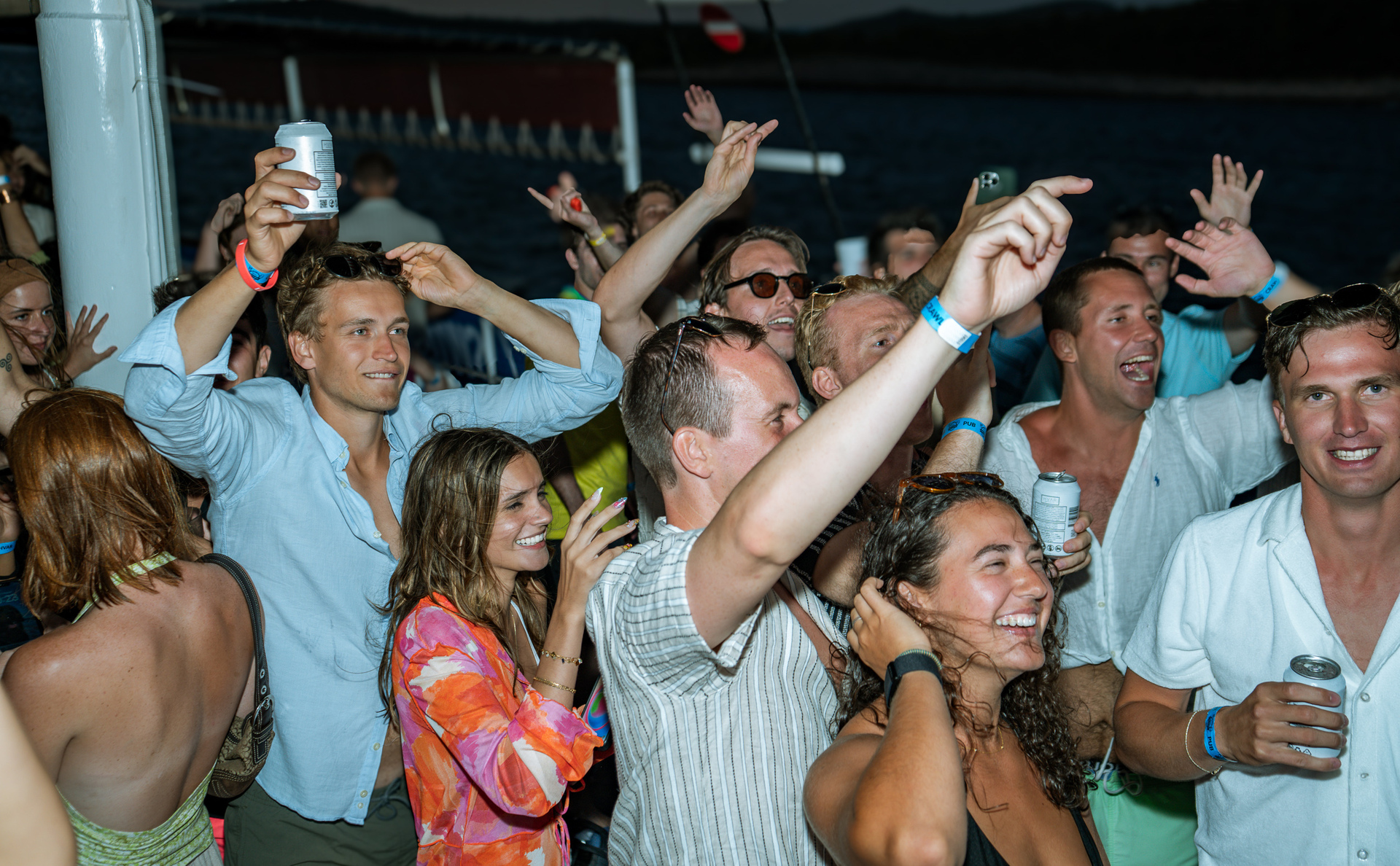 Party boat Hvar party ambient